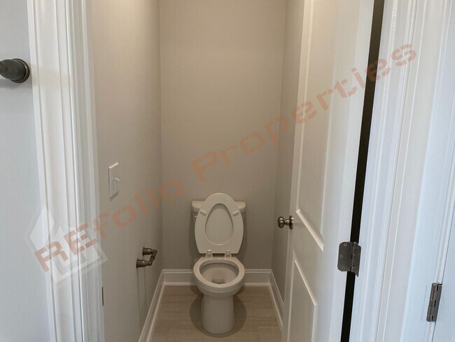 Building Photo - Spacious 4 Bedroom, 3 Bathroom Home w/ 2-C...