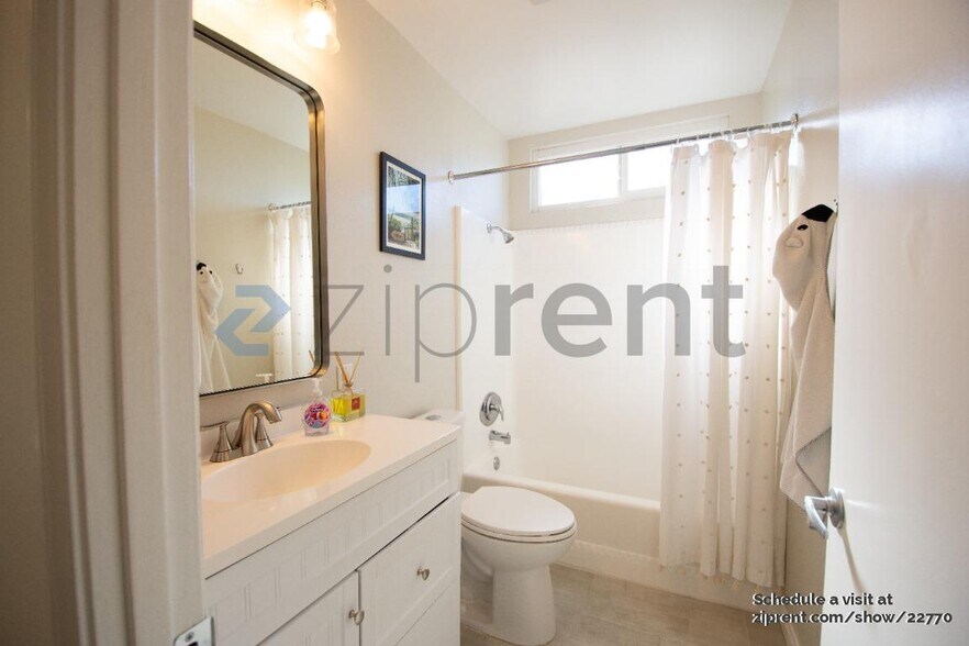 Building Photo - 189 Calle Guernica