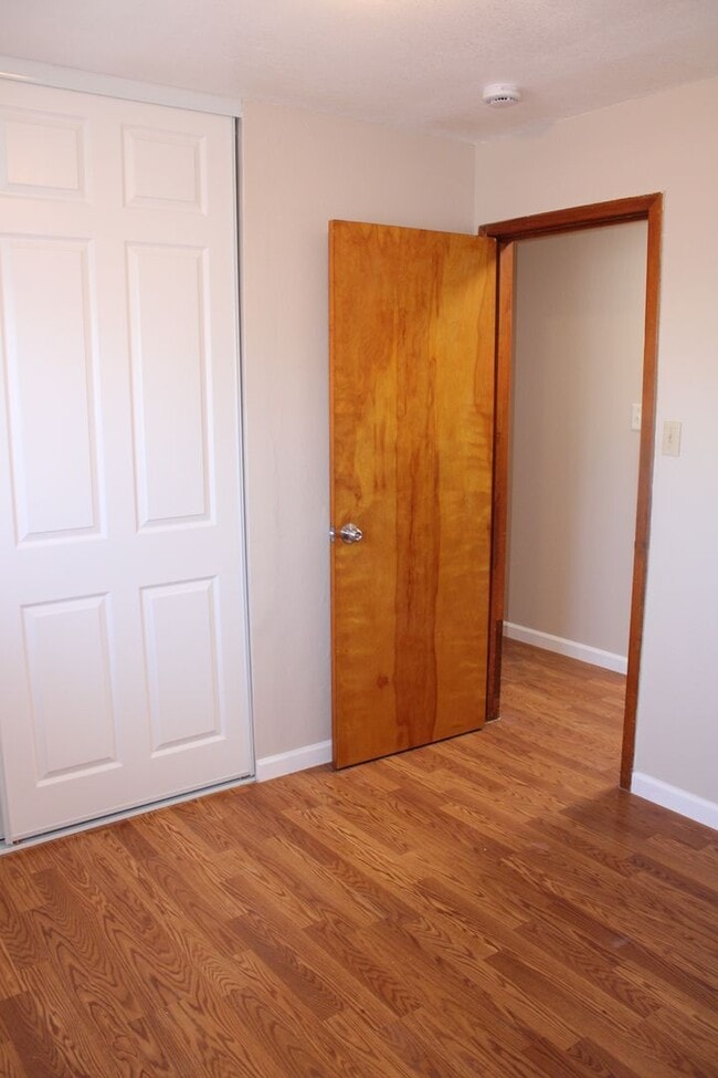 Building Photo - Three Bedroom, One Bathroom House in San Pablo with Laundry Room