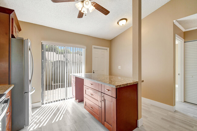 Building Photo - 492 Hardwood Pl