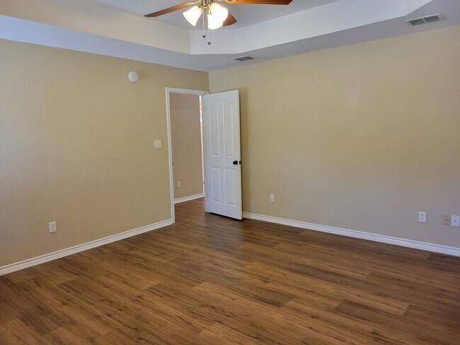 Building Photo - Huge 1/2 acre lot on cul de sac!  White Ro...