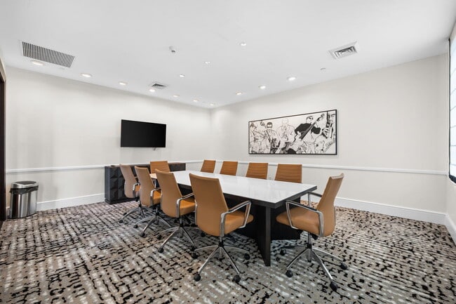 Building Photo - 600 W Las Olas Blvd