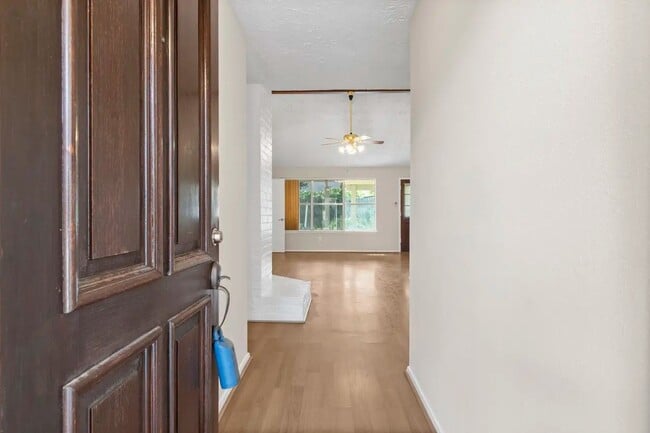 Building Photo - 18703 Lippizaner Dr