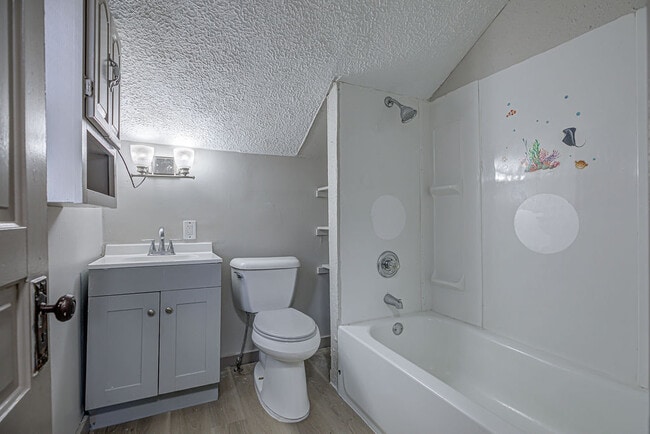 Building Photo - 1103 Reservoir St