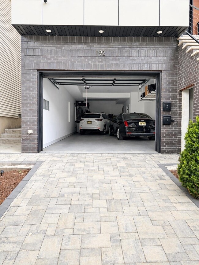 Building Photo - 192 Congress St