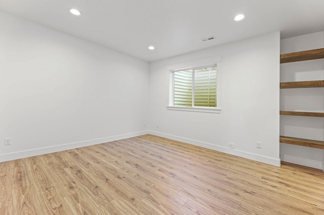 Building Photo - Beautiful 6-Bedroom Home in Eagle Mountain!
