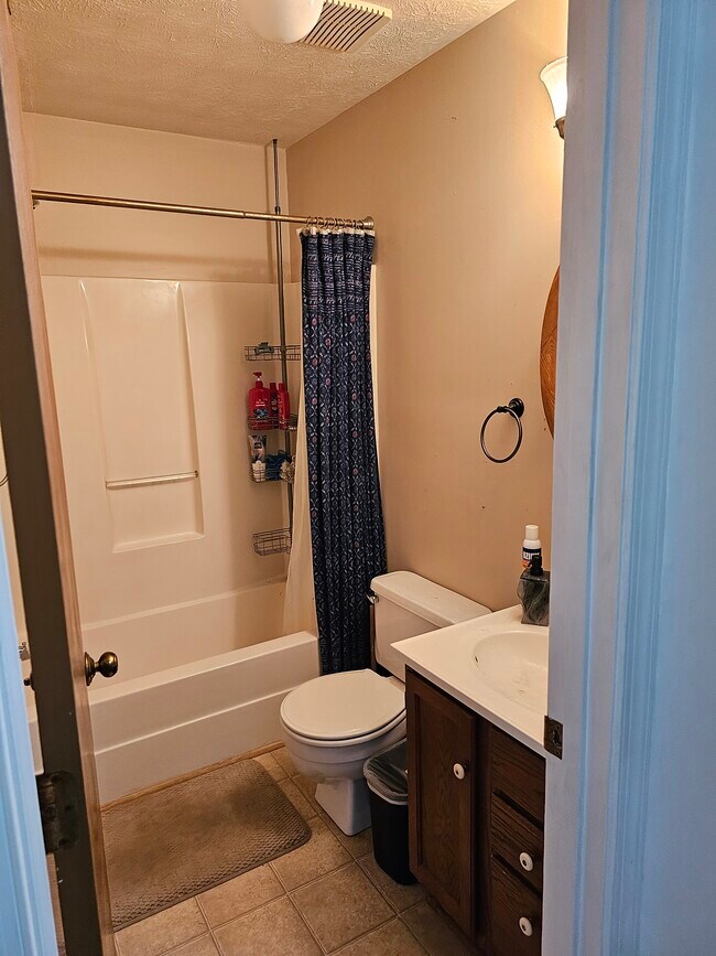 Full bath, upstairs - 130 Little River Dr