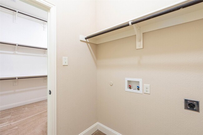 Building Photo - 210 Cool Meadows Ln