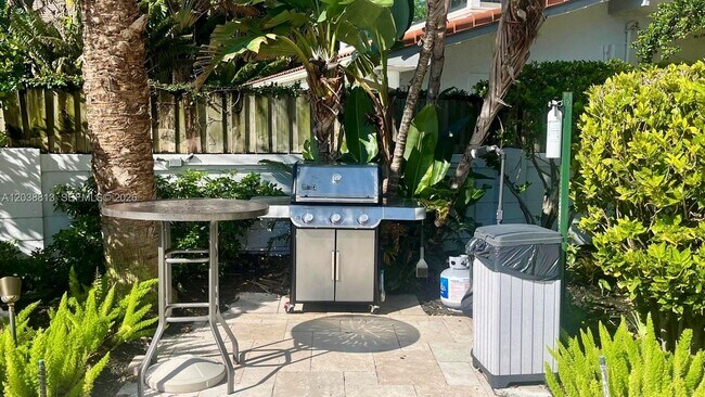 Building Photo - 888 Intracoastal Dr