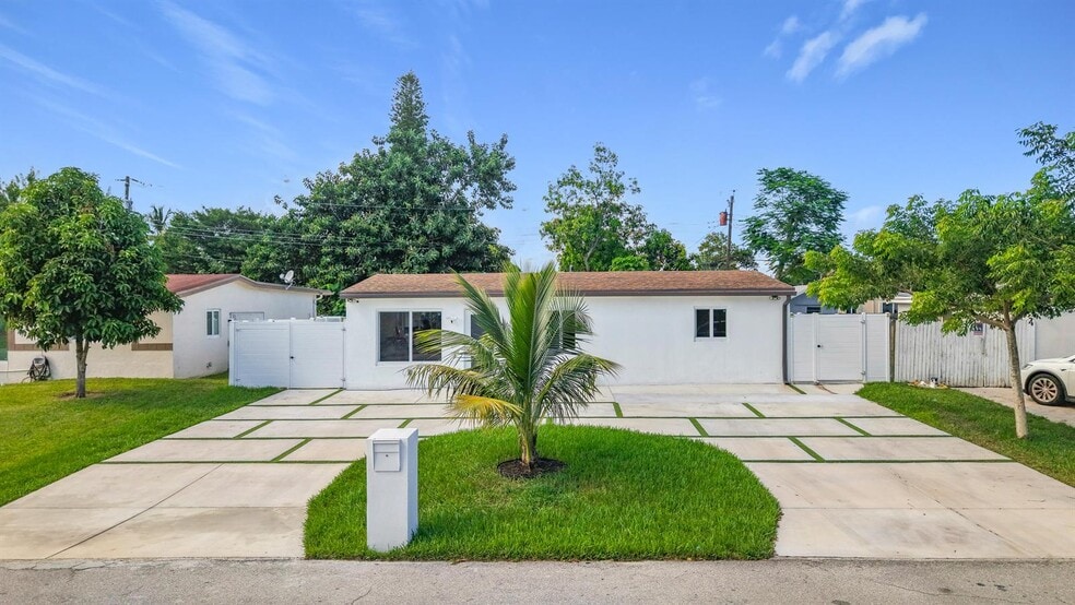 Building Photo - 6135 NW 24th Ct