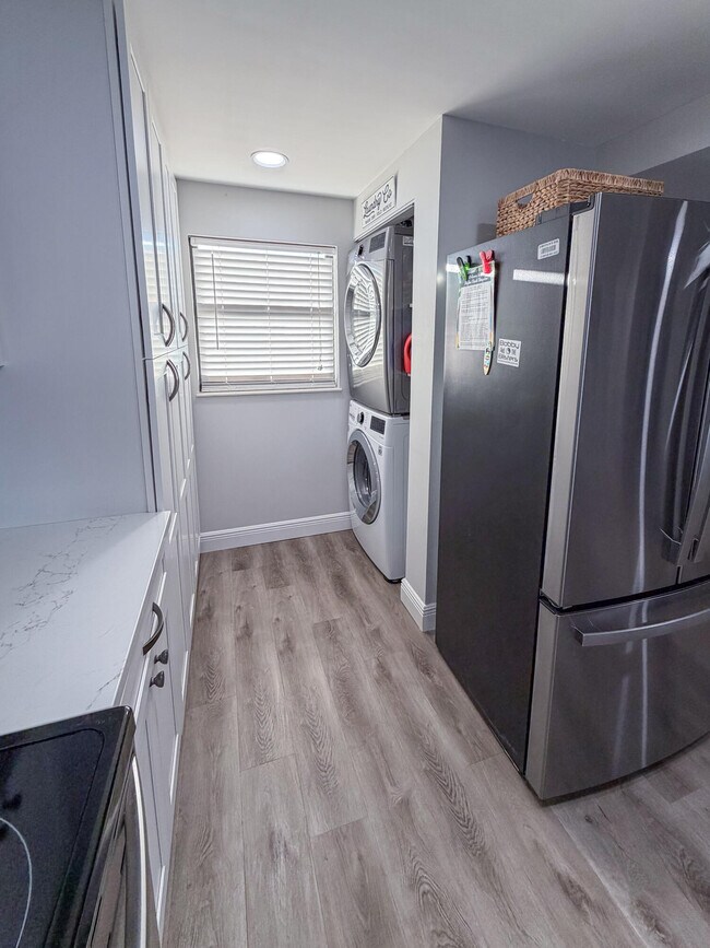 Building Photo - 10200 S Ocean Dr