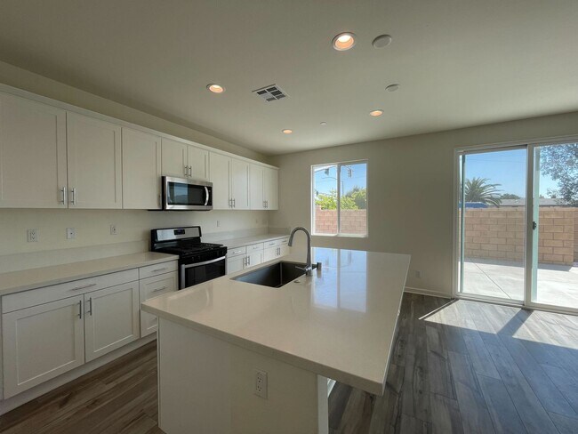 Building Photo - 5-Bedroom Home, Including In-Law Suite, in...