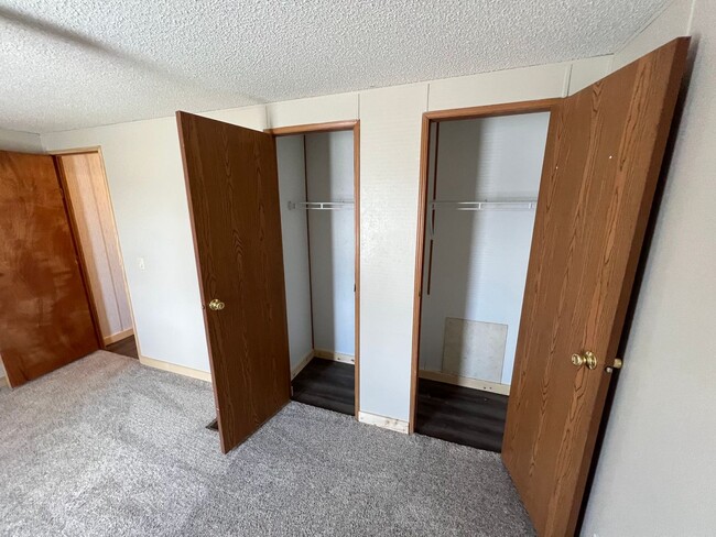 Building Photo - 2 Bedroom 2 Bath Updated Mobile Home in Cliffview Mobile Home Park. Very well kept-up area.