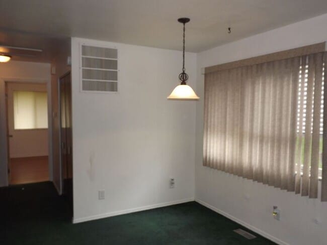 Building Photo - COMING SOON! Updated 2 bed 1 bath Condo