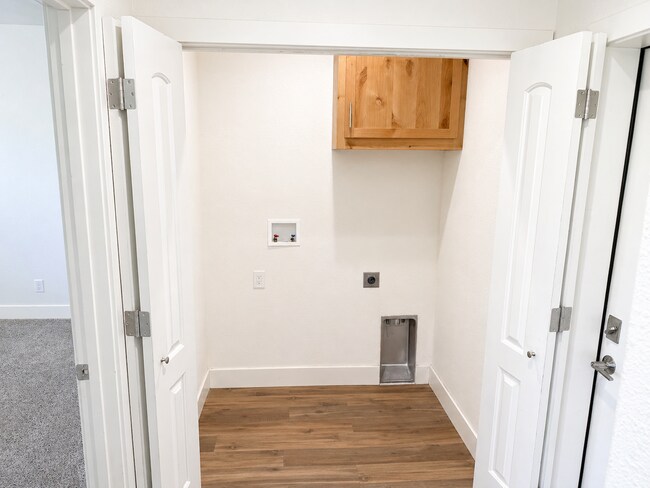 Building Photo - 3BR Home w/ 2-Car Garage, Tall ceilings & Upgraded Chef's Kitchen