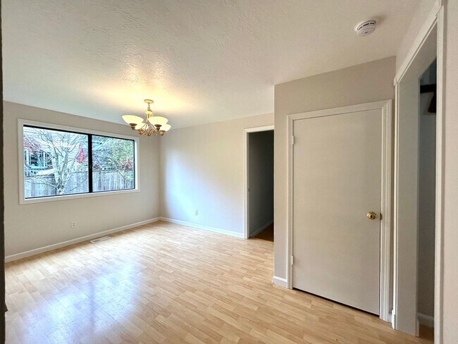 Building Photo - Large 4 Bed, 2.5 Bath House! Landscaping Included!