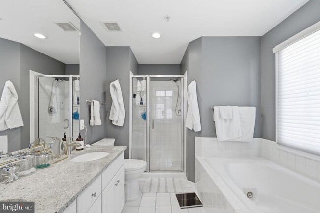 Building Photo - 1329 N Barton St