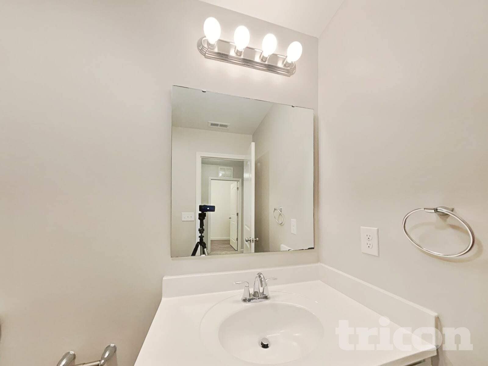 Building Photo - 805 Alta Wy