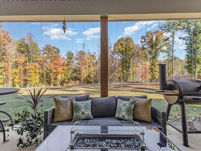 Building Photo - 300 W Amber Oak Dr