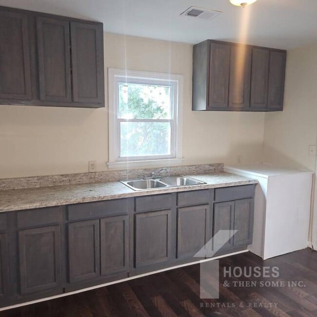 Building Photo - 44 Bagwell Cir