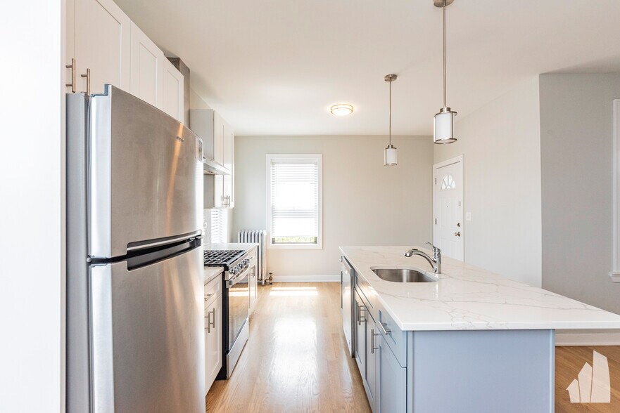 Building Photo - 3920 N Keeler Ave