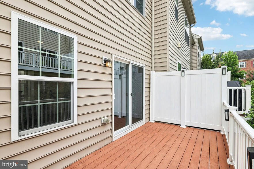 Building Photo - 8074 Locust Mill St