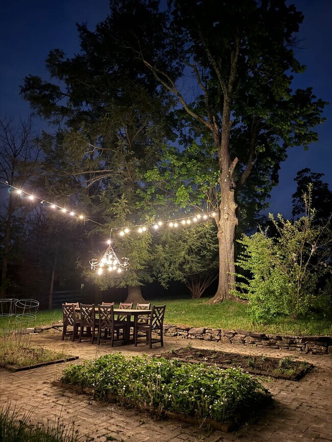 Building Photo - 1357 Canal Rd