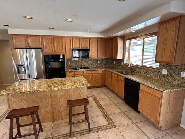 Building Photo - 13026 W Modesto Dr