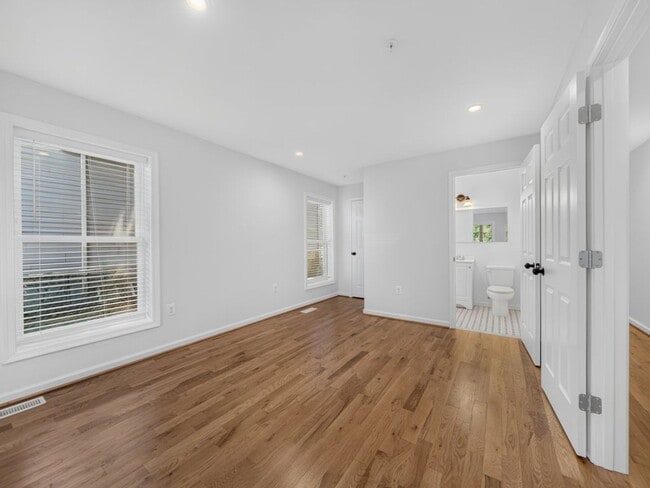 Building Photo - Newly Built 4BR/3BA Two-Level Townhome with Parking - Minutes to Navy Yard & Capitol Hill