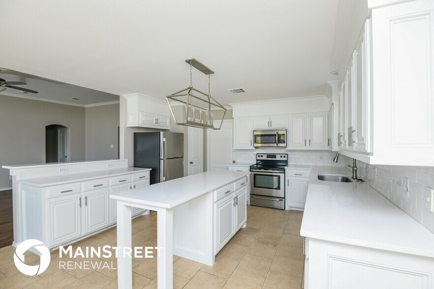 Building Photo - 5202 Ambassador Dr