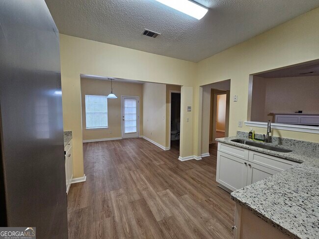 Building Photo - 206 Southwind Ln