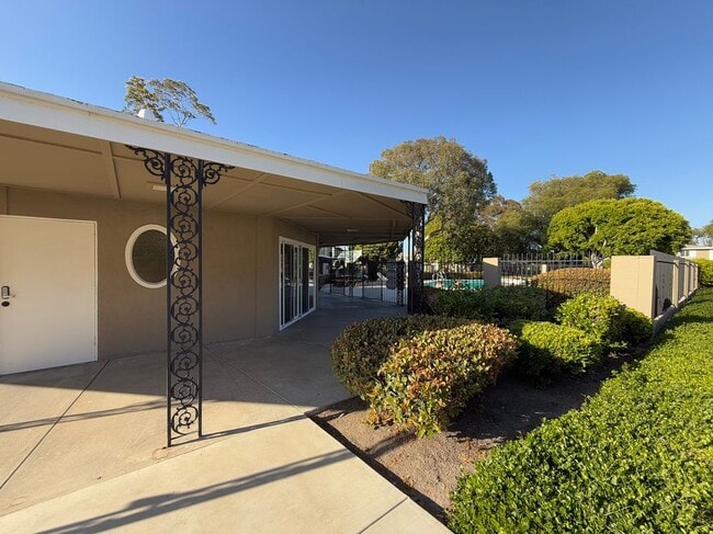 Building Photo - 1459 Deauville Pl