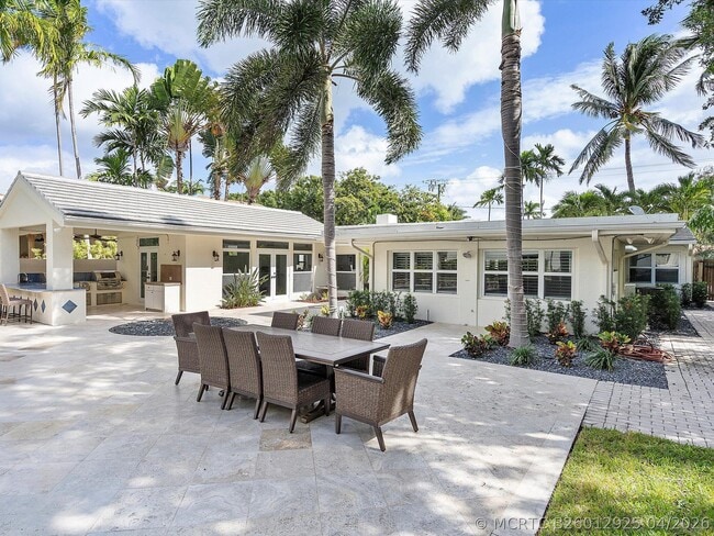 Building Photo - 411 Poinciana Dr