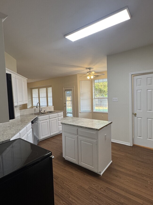 Building Photo - 1515 Mountain Laurel Dr