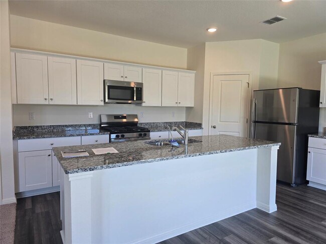 Building Photo - 319 Stonebrook Dr