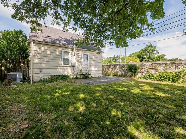 Building Photo - Charming Royal Oak Bungalow Near Downtown!