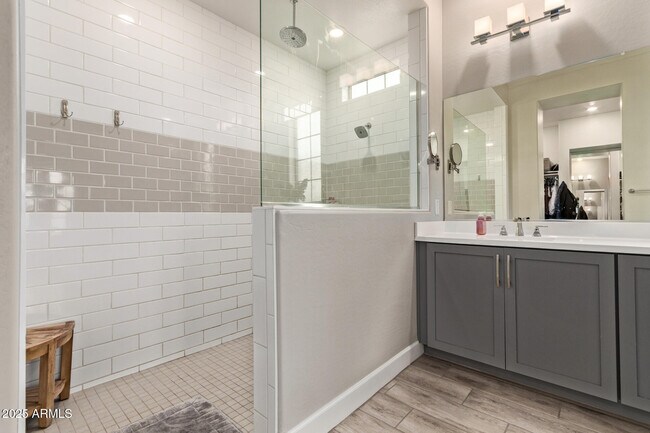 Building Photo - 11807 W Pkwy Ln