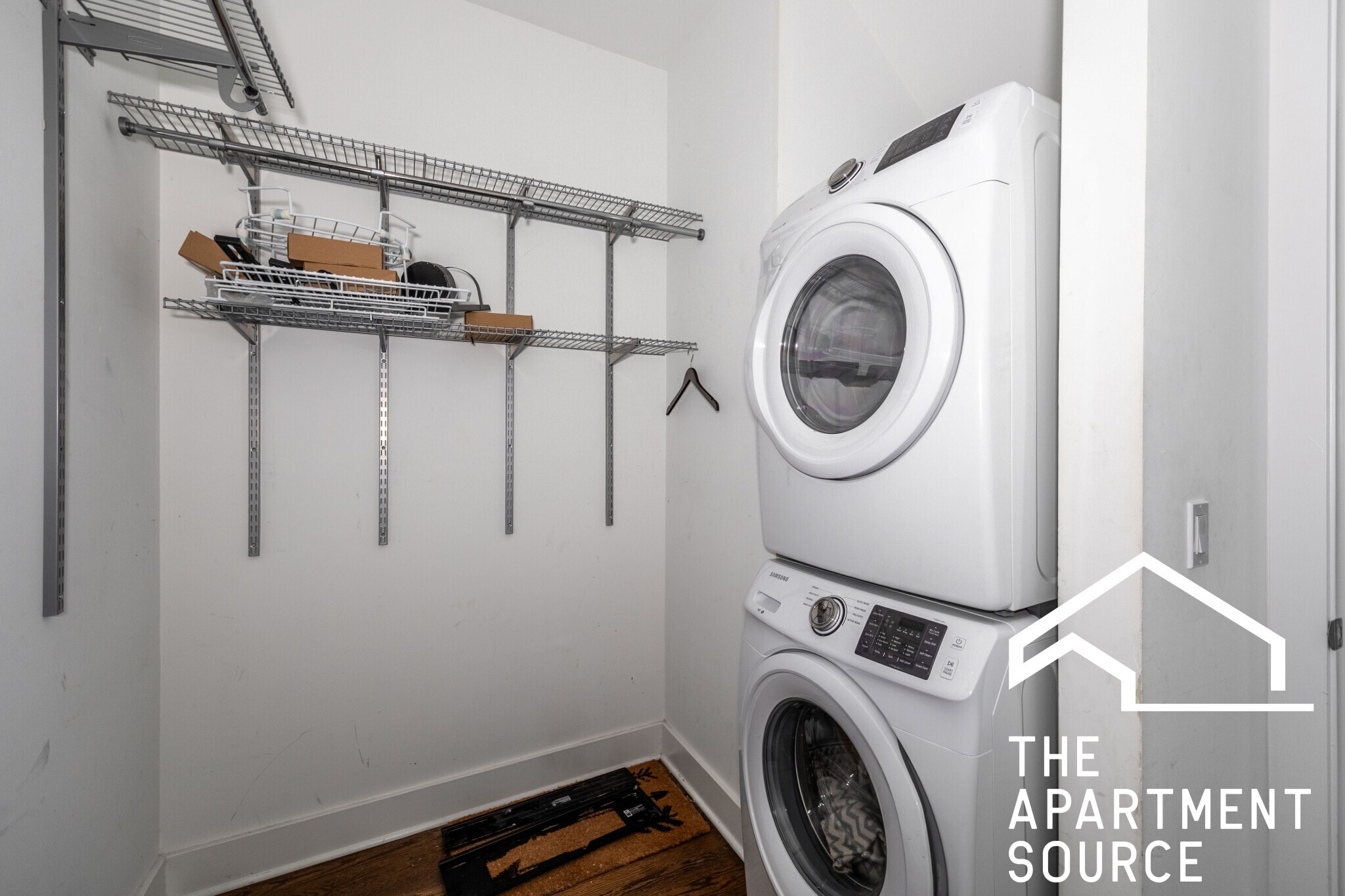 Building Photo - 1008 W Lake St