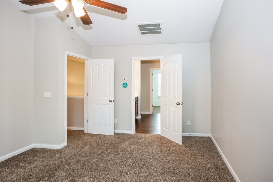 Building Photo - 1418 Moss Creek Dr