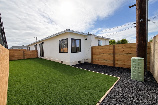 Building Photo - 1609-1611 Burton Street