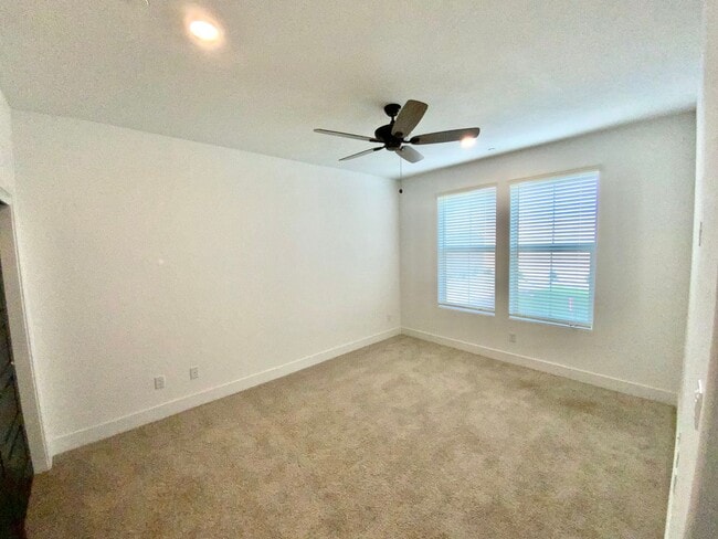 Building Photo - Gated Condo near Copper River