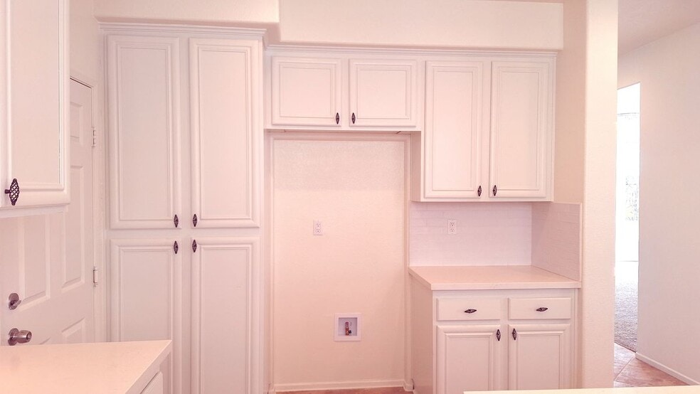 Building Photo - 24799 Benetta Ct