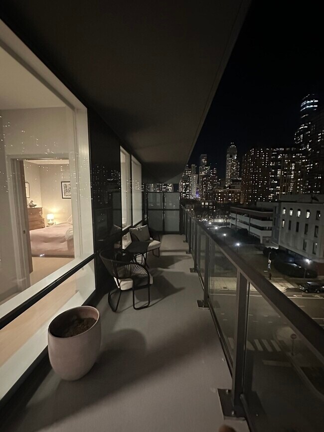 Building Photo - 920 N Wells St