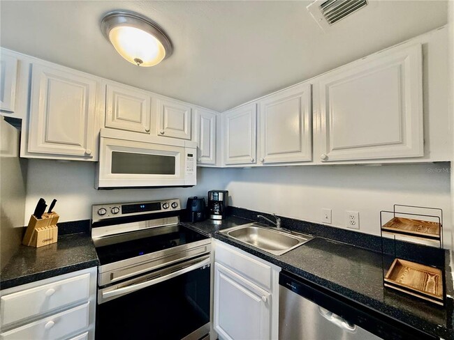 Building Photo - 2507 N Alafaya Trail