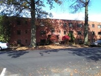 Building Photo - 411 Hoodridge Dr