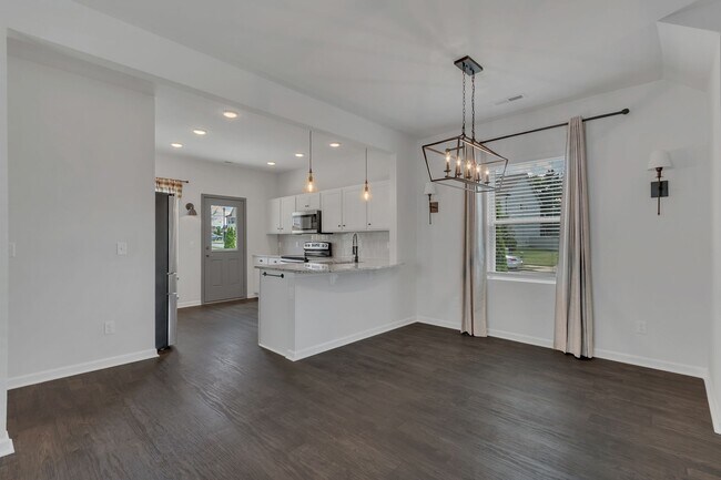 Building Photo - 1051 Lonergan Cir