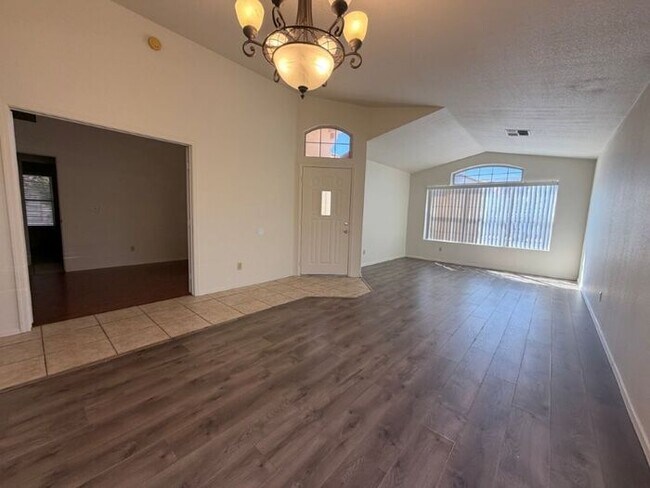 Building Photo - 15435 S 44th Way