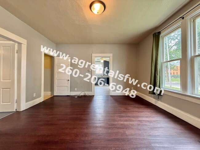 Building Photo - 3 Bedroom House