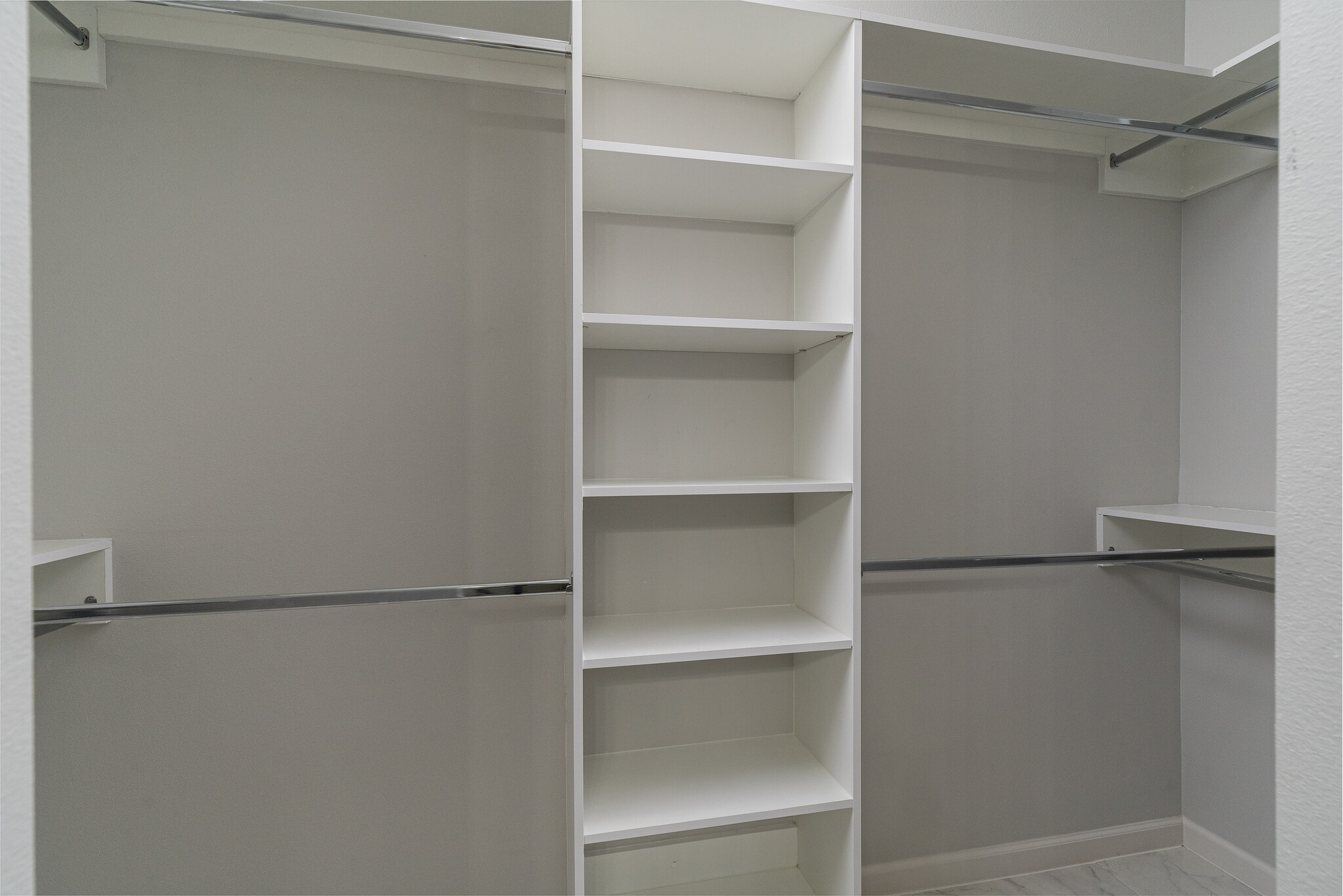 Building Photo - 1007 Hidden Hills St