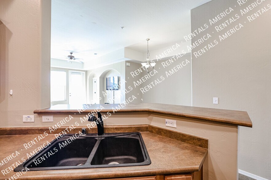 Building Photo - 14575 W Mountain View Blvd